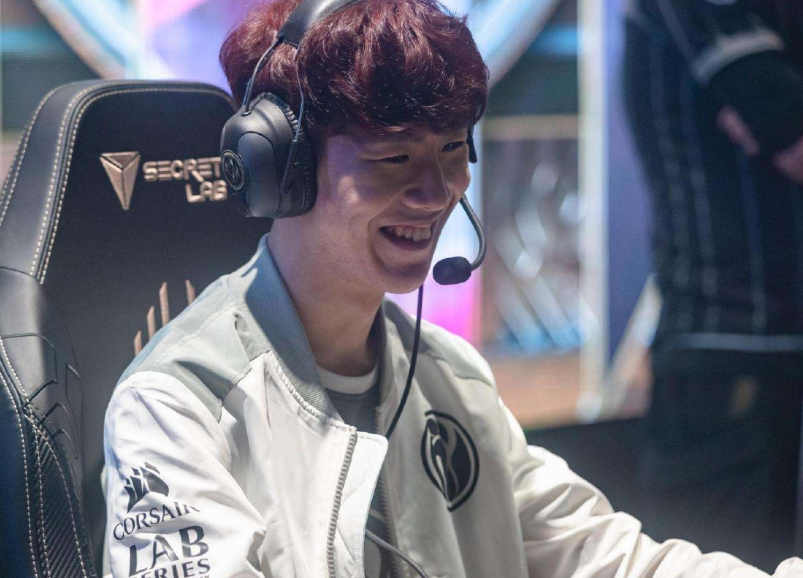 LOL英文流赛后整活：北美赛区就是最快上飞机的赛区