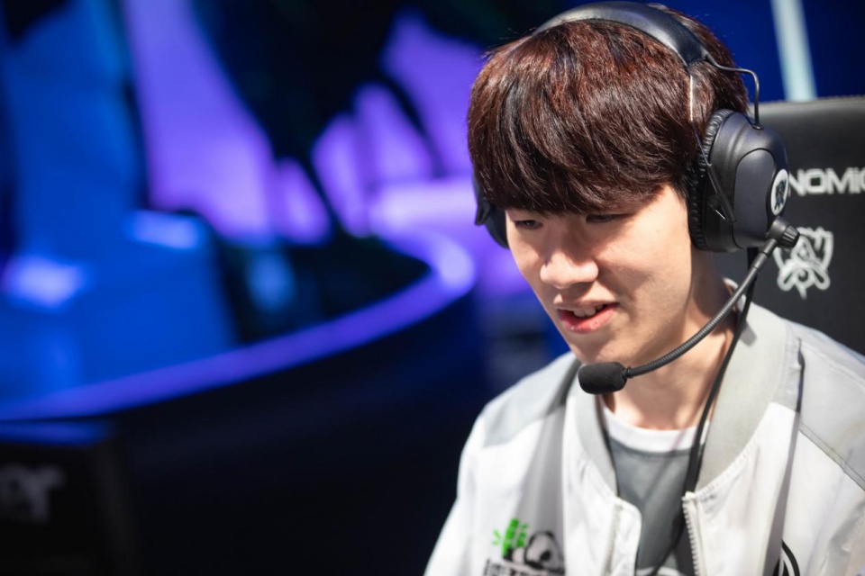 你惹怒我了！ Aiming 的Zeli闪现击杀了大龙，在2V4的战斗中，完美配合 Dplus KIA 取得了赛点