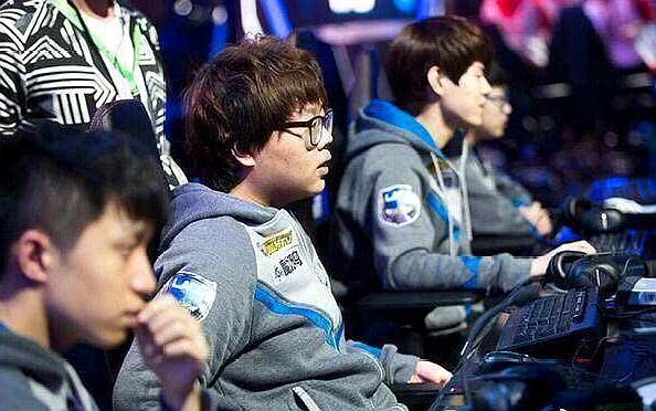 电竞比分网：2020KPL秋季赛，南京Hero久竞爆冷 0：3 不敌VG